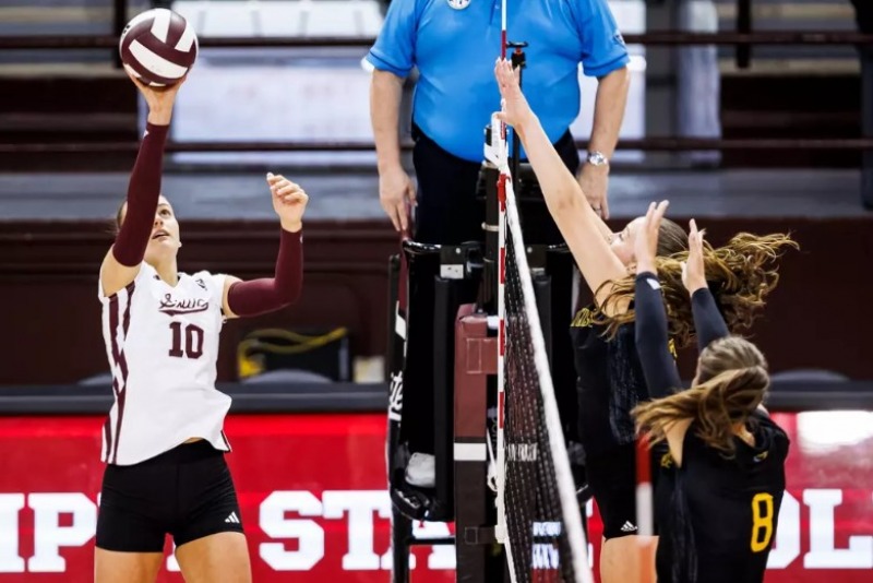 Paloma Routaboul debut� en el v�ley universitario de USA